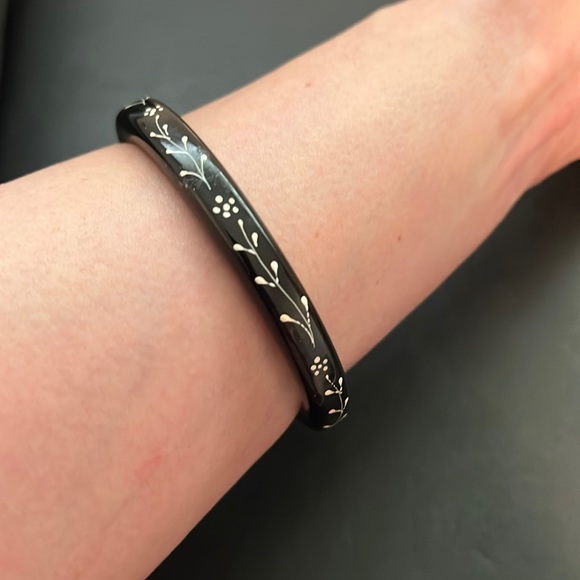 Jewelry - Vintage Plastic Bangle Bracelet, Black, White Floral Design, Retro, Boho